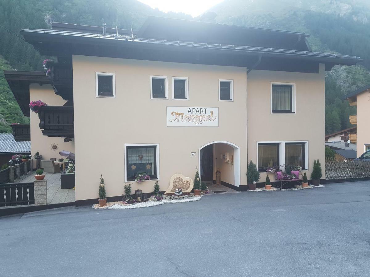 Bed and Breakfast Haus Margret St. Leonhard im Pitztal Exterior foto